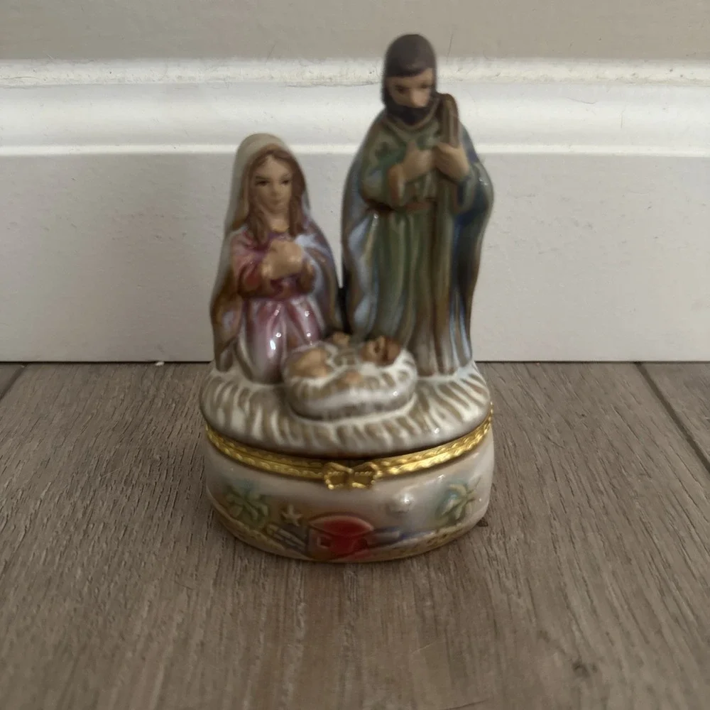 Christmas Nativity Hinged TRINKET BOX with Jesus, Mary,‎ Joseph